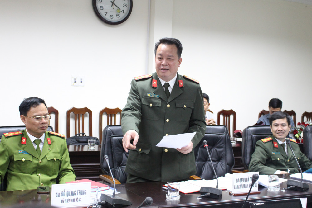 Đại tá Nguyễn Quốc Hùng – Phó Giám đốc CATP, Chủ nhiệm đề tài trình bày ý kiến tại hội đồng nghiệm thu
