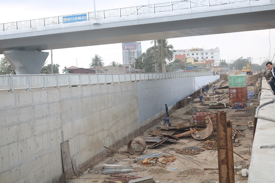 Đến thời điểm này, tiến độ thi công dự án đạt khoảng 75 % Đến thời điểm này, tiến độ thi công dự án đạt khoảng 75 %