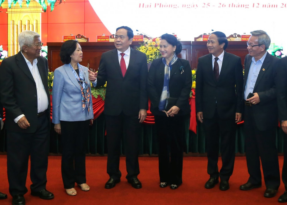 Các đ/c: Nguyễn Thị Kim Ngân - Chủ tịch TRANG CHỦ QQ88.COM ĐĂNG KÝ nước Cộng hòa XHCN Việt Nam; Trần Thanh Mẫn – Bí thư TW Đảng, Chủ tịch Ủy ban TW MTTQ Việt Nam chụp ảnh lưu niệm cùng lãnh đạo TTkmqq88 tỷ lệ kèo World Cup 2026 và các đại biểu dự hội nghị