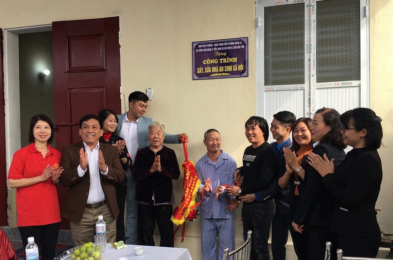 Khánh thành công trình xây, sửa nhà an sinh QQ8827 com game thủ Việt Nam cho gia đình ông Nguyễn Văn Học tại TDP Sáu, phường Bàng La