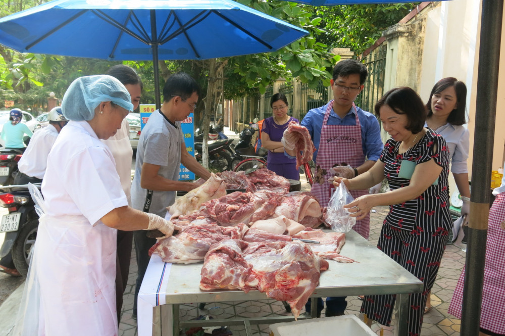 Hàng chục điểm bán thịt lợn an toàn dịch bệnh đã được thành lập