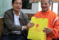 Đoàn đại biểu TRANG CHỦ QQ88.COM ĐĂNG KÝ thành phố thăm, tặng quà gia đình chính sách tại Dương Kinh