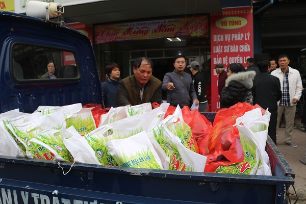 Phân bổ quà Tết cho các địa phương