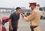Kiểm tra nồng độ cồn tất cả tài xế vào cao tốc