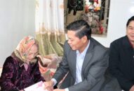 Chủ tịch UBND thành phố thăm, tặng quà gia đình chính sách, hộ nghèo nhân dịp Tết Nguyên đán