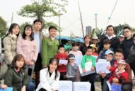 Chi đoàn Phòng PB01 – CATP thăm, tặng quà QQ8827 website cá cược trực tuyến xóm chài có hoàn cảnh khó khăn