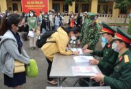 Tiếp tục bàn giao 122 công dân hoàn thành nhiệm vụ cách ly phòng dịch Covid-19