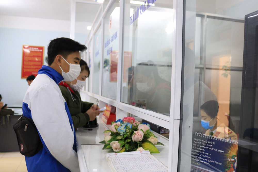 Công dân đến liên hệ làm việc tại CAQ Đồ Sơn đều được tuyên truyền về công tác phòng, chống dịch Covid-19