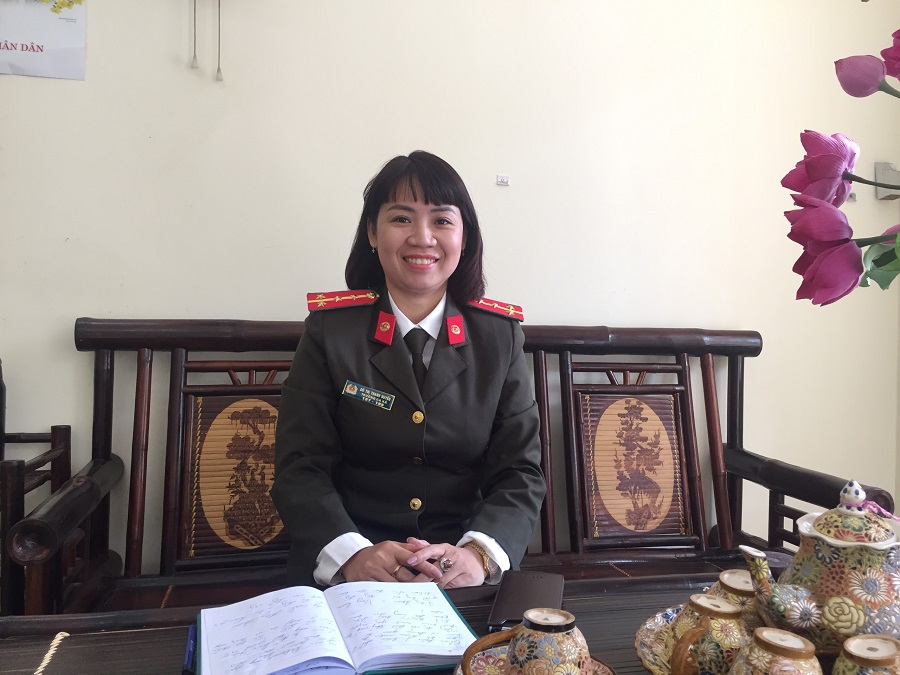 Đại úy Đỗ Thị Thanh Huyền là 1 trong 2 nữ QQ8894 casino trực tuyến viết đơn QQ 88 Sòng bạc trực tuyến TOP 1 Việt Nam về xã 