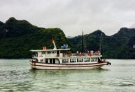 QQ8839 nhà cái tạm dừng tàu nghỉ đêm trên vịnh Lan Hạ