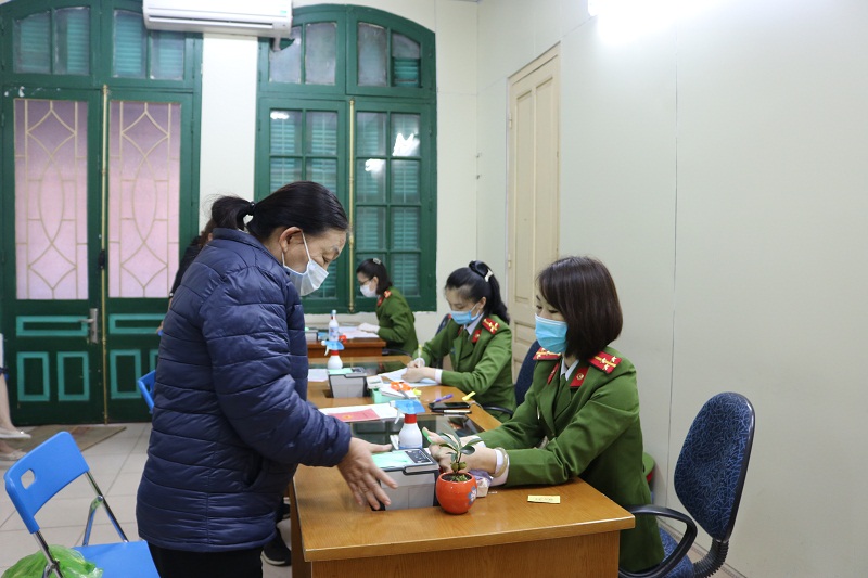 100% CBCS khi làm nhiệm vụ đều đeo khẩu trang theo quy định
