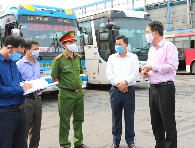 Đoàn công tác kiểm tra các biện pháp phòng dịch tại Bến xe Niệm Nghĩa