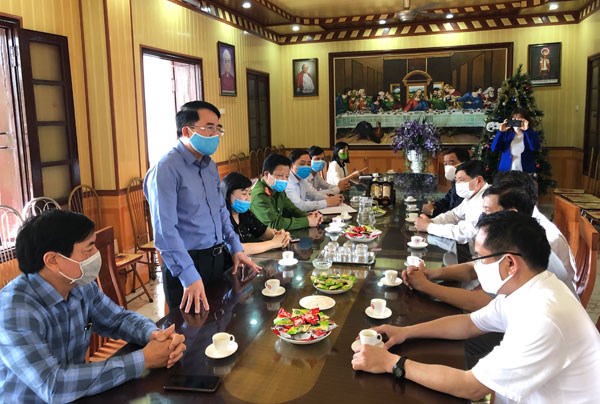 Phó Chủ tịch UBND thành phố Lê Khắc Nam kiểm tra tại giáo xứ Đông Xuyên Phó Chủ tịch UBND thành phố Lê Khắc Nam kiểm tra tại giáo xứ Đông Xuyên