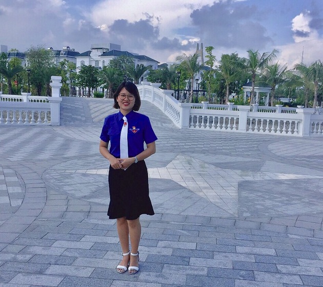 Minh Thúy xinh tơi trong màu áo xanh QQ 88 Sòng bạc trực tuyến TOP 1 Việt Nam
