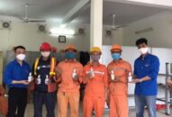 Đoàn thanh niên Công ty cổ phần Cảng QQ8839 nhà cái: Tặng gần 500 chai nước sát khuẩn cho QQ8894 kèo WC 2026 công nhân QQ8839 bắn cá, đá gà, game bài