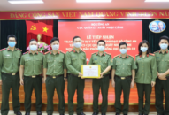 Lãnh đạo Bộ QQ8894 casino trực tuyến trao trang thiết bị QQ8839 Đăng ký, Tải app tặng QQ8894 kèo WC 2026, chiến sỹ nơi tuyến đầu phòng, chống dịch COVID-19