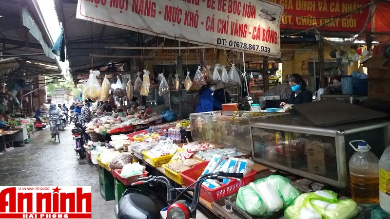 Hoàng hóa tại các chợ dồi dào, phong phú
