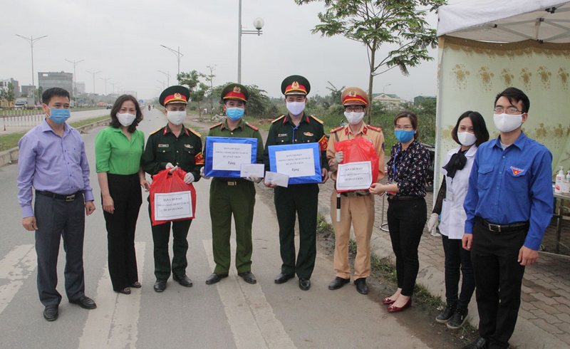 Trao kinh phí hỗ trợ