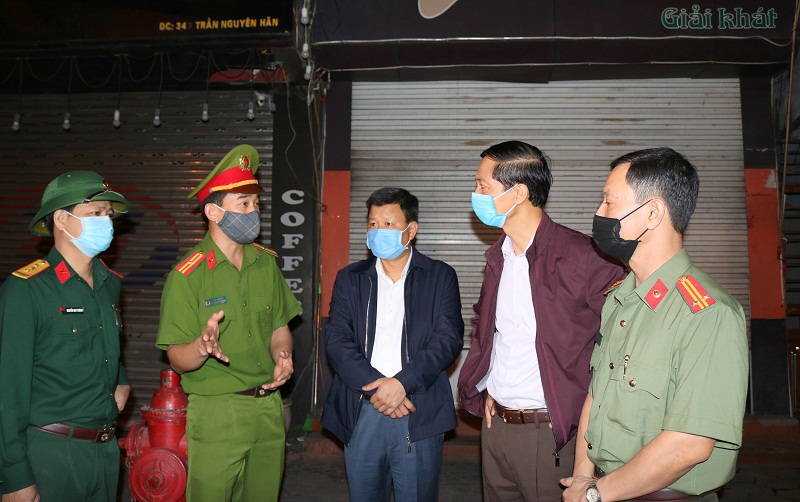 Chủ nhiệm UB kiểm tra thành ủy Đỗ Mạnh Hiến kiểm tra tại Chốt