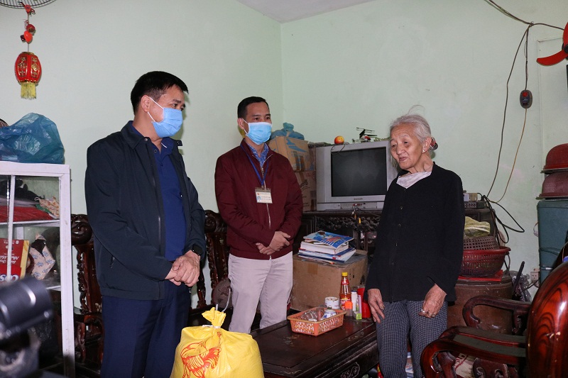 Phó bí thư thường trực quận ủy Phạm văn Tân