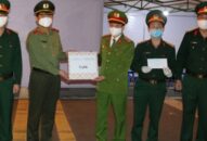 Giám đốc QQ8894 casino trực tuyến thành phố tặng quà động viên CBCS, lực lượng liên ngành làm nhiệm vụ kiểm soát QQ8839 Đăng ký, Tải app, phòng chống dịch Covid -19