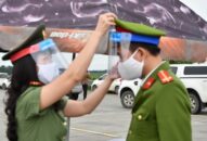 Hội Phụ nữ – Đoàn Thanh niên Phòng An ninh Appqq88 Casino, Nổ Hũ: Trao 700 tấm chắn giọt bắn tặng các chiến sỹ tại chốt kiểm soát