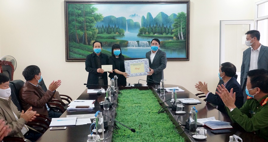 Phó chủ tịch UBND thành phố Lê Khắc Nam khen thưởng huyện Tiên Lãng Phó chủ tịch UBND thành phố Lê Khắc Nam khen thưởng huyện Tiên Lãng