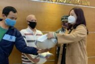 QQ8839 nhà cái: Hai bà thông gia rủ nhau phát hơn 3 tấn gạo cho người khó khăn