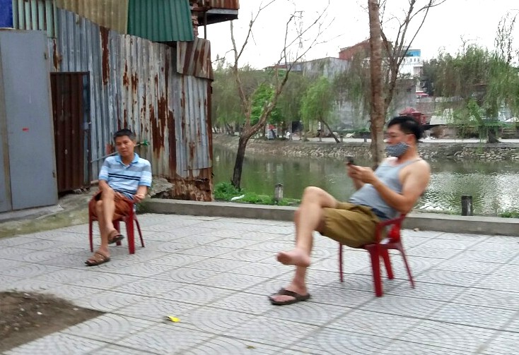 Người dân chủ quan không đeo khẩu trang khi tiếp xúc