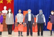 Đảng ủy Khối QUÀ TẶNG QQ88 | Ho Chi Minh City thành phố: Trao quà hỗ trợ những gia đình khó khăn do ảnh hưởng dịch Covid-19