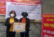 Khen thưởng đột xuất nữ Chủ tịch Hội ND hoãn đám cưới vì Covid