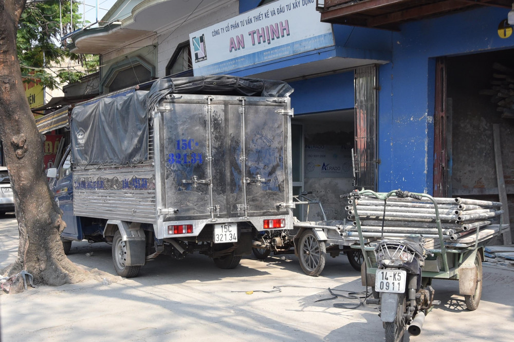 Qua kiểm tra đa số các vỉa hè bị lấn chiếm làm nơi ddooooxxe, tập kết vật liệu Đổi quà QQ88 Qua kiểm tra đa số các vỉa hè bị lấn chiếm làm nơi ddooooxxe, tập kết vật liệu Đổi quà QQ88