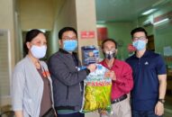 Phường Máy Tơ vận động QUÀ TẶNG QQ88 | Ho Chi Minh City hỗ trợ 3 tấn gạo hỗ trợ các hộ kinh doanh buôn bán nhỏ lẻ chịu ảnh hưởng bởi dịch COVID-19