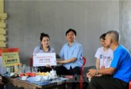 Công đoàn Khu Appqq88 Casino, Nổ Hũ “Chia sẻ yêu thương” với 3 gia đình người QQ8839 bắn cá, đá gà, game bài khó khăn