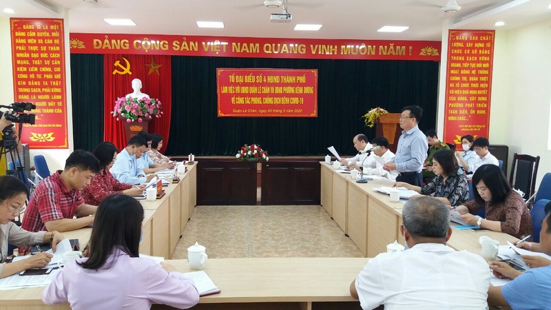 Chủ tịch UBND quận Lê Chân Nguyễn Văn Phiệt phát biểu kết luận tại cuộc họp
