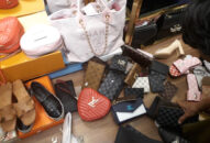 ‘Truy quét’ hơn 23.000 túi xách, thắt lưng nhái Gucci, Dior, LV, Channel, Hermes…