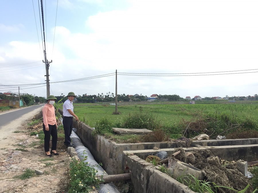 Hệ thống máng cứng được Cty CP cấp nước đặt ống dẫn nước khiến trạm bơm không vận hành được Hệ thống máng cứng được Cty CP cấp nước đặt ống dẫn nước khiến trạm bơm không vận hành được