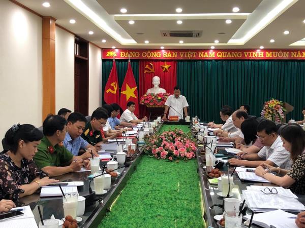 Bí thư quận ủy Lê Trung Kiên phát biểu chỉ đạo tại cuộc họp