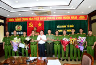 Biểu dương khen thưởng QQ8894 casino trực tuyến thành phố về thành tích bắt giữ được đối tượng trong vụ dùng súng bắn người bị thương