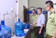 QQ8839 nhà cái tiến hành kiểm tra đột xuất cơ sở sản xuất nước uống đóng bình