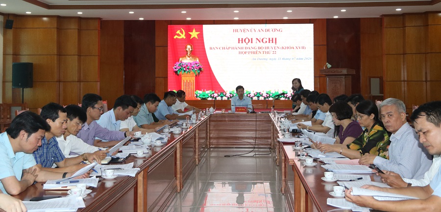 Nhiều ý kiến đóng góp vào nội dung chuẩn bị đại hội huyện được các đại biểu đóng góp