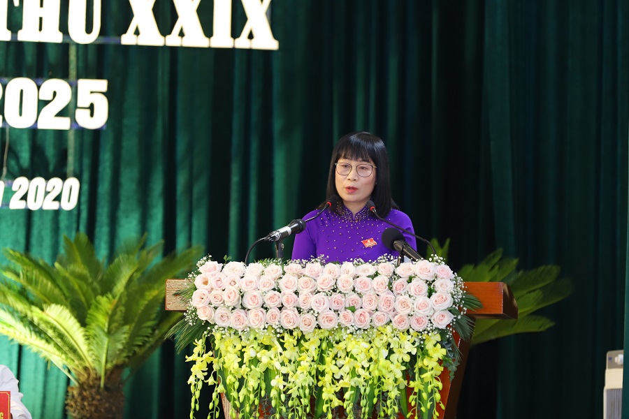 Đồng chí Nguyễn Thị Mai Phương- Bí thư Huyện ủy Tiên Lãng đọc diễn văn khai mạc đại hội Đồng chí Nguyễn Thị Mai Phương- Bí thư Huyện ủy Tiên Lãng đọc diễn văn khai mạc đại hội