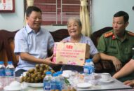 Lãnh đạo quận Lê Chân đi thăm và tặng quà nhân dịp QQ8827 nhận thưởng hấp dẫn 73 năm ngày Thương binh – Liệt sỹ