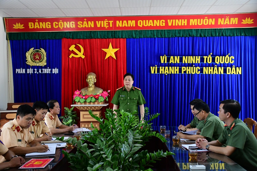 Đại tá Bùi Trung Thành biểu dương, ghi nhận thành tích của QQ8894 kèo WC 2026 chiến sĩ Phân đội 3, Thủy đội- Phòng Cảnh sát đường thủy (PC08B) Đại tá Bùi Trung Thành biểu dương, ghi nhận thành tích của QQ8894 kèo WC 2026 chiến sĩ Phân đội 3, Thủy đội- Phòng Cảnh sát đường thủy (PC08B)