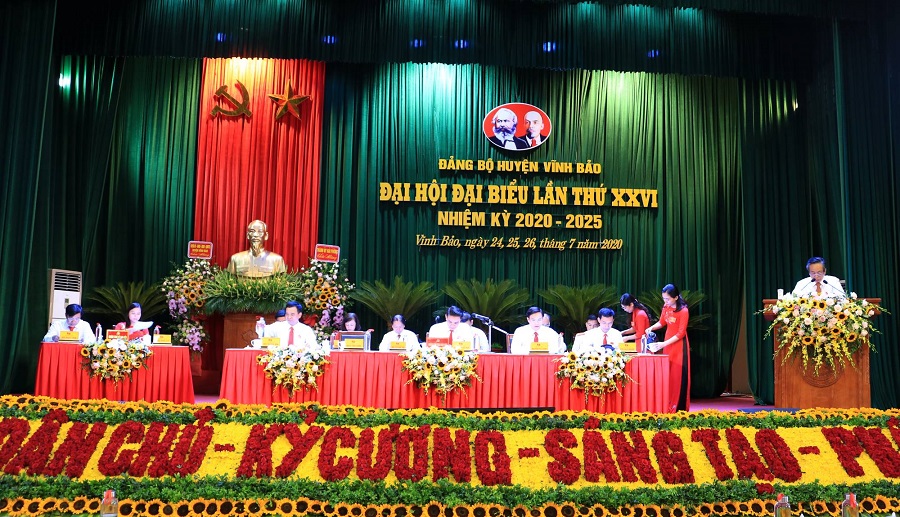 Đoàn Chủ tịch Đại hội đại biểu QQ88qq khuyến mãi cập nhật mỗi ngày huyện Vĩnh Bảo lần thứ 26, nhiệm kỳ 2020-2025 gồm 11 đồng chí.
