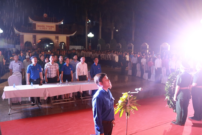 Các đại biểu làm lễ dâng dương