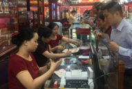 Tiếp tục lao dốc, giá vàng sáng 12/8 tuột mốc 53 triệu đồng/lượng