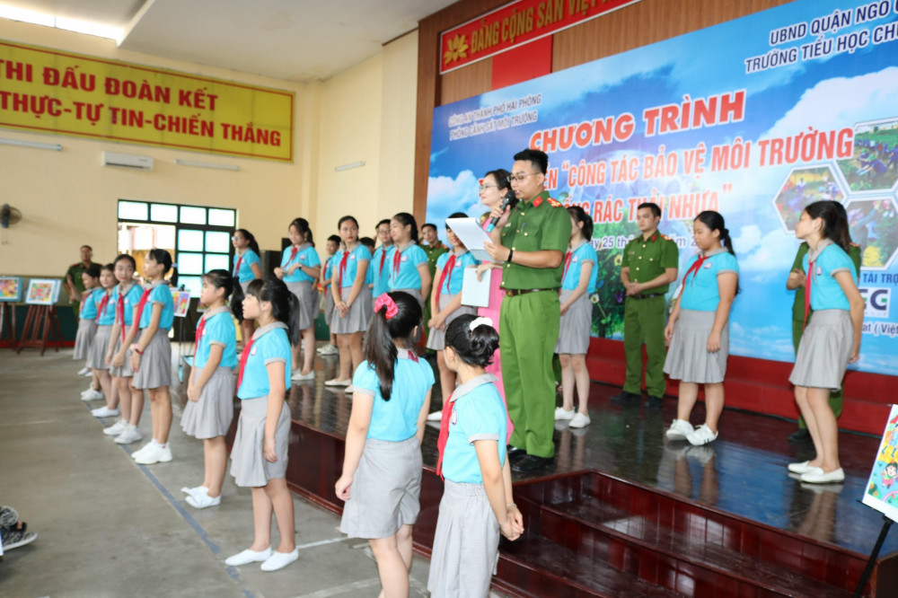 Phòng Pc05 phối hợp trường tiểu học Chu Văn An tuyên truyền bảo vệ Qq88 https betamed sa com, chống rác thải nhựa