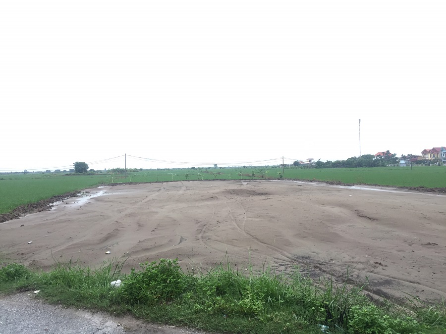 Bà Phạm Thị Nhung, thôn Xuân Cát cũng tự ý chuyển đổi 300 m2 đất nông nghiệp để xây lò sấy thóc và nông sản Bà Phạm Thị Nhung, thôn Xuân Cát cũng tự ý chuyển đổi 300 m2 đất nông nghiệp để xây lò sấy thóc và nông sản