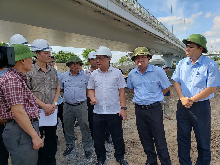 Đồng chí Nguyễn Xuân Bình- Phó Chủ tịch Thường trực UBND TP cùng lãnh đạo huyện An Dương trồng cây khu vực trước trụ sở huyện An Dương Đồng chí Nguyễn Xuân Bình- Phó Chủ tịch Thường trực UBND TP cùng lãnh đạo huyện An Dương trồng cây khu vực trước trụ sở huyện An Dương